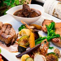 ワインと会話を楽しみながら、くつろぎのひととき