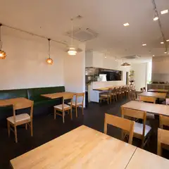気軽に食事と会話を楽しめるアットホームなお店