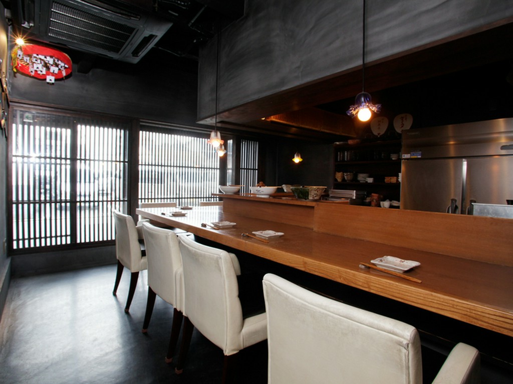 京都の町家を改装した、京都の香り漂うお店造り