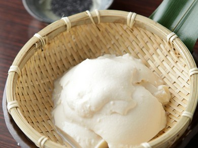 濃度13％の濃い豆乳を使用している「自家製ざる豆腐」