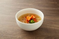 しっかりとコシのある麺と長時間かけて旨みを凝縮したスープが自慢です