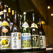 高級な日本酒、焼酎が豊富に揃っているので、お酒に詳しい人も満足できるお店です。本当のお酒は、ゆっくりじっくり時間をかけて味わいたいもの。美味しい肴をつまみながら、いいお酒をしみじみと楽しめます。