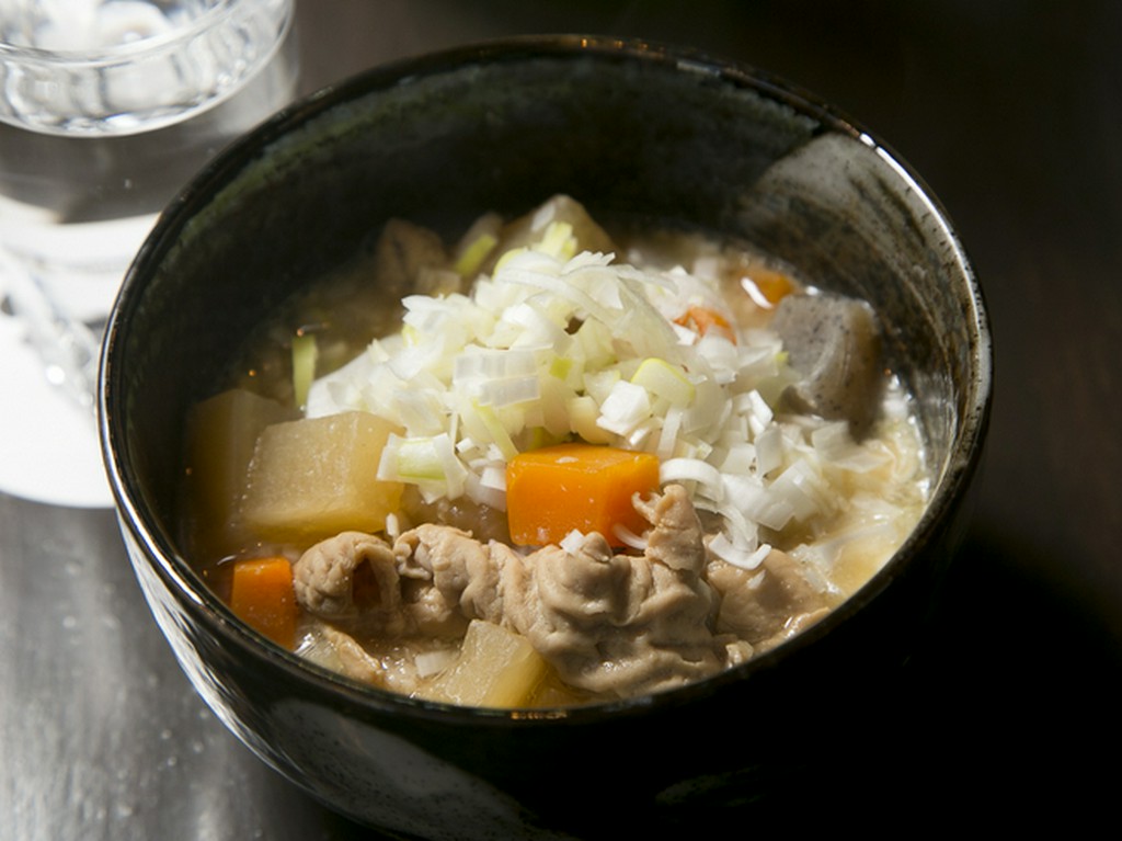 キャリア30年の集大成、名物『自家製もつ煮』は外せません