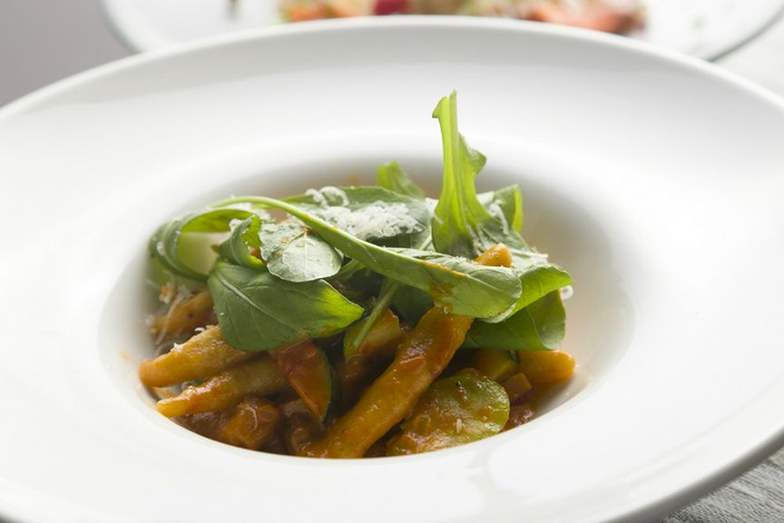 自家製ハムと空豆の田園風生パスタ