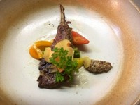 コース内容	
&bull;前菜
&bull;本日のパスタ
&bull;本日の魚料理
&bull;本日の肉料理
&bull;ドルチェ
&bull;食後の飲み物
※コース料金はお一人様の料金です。（税・サービス料別）
※ランチタイム限定
※中庭が見える離れもございます。