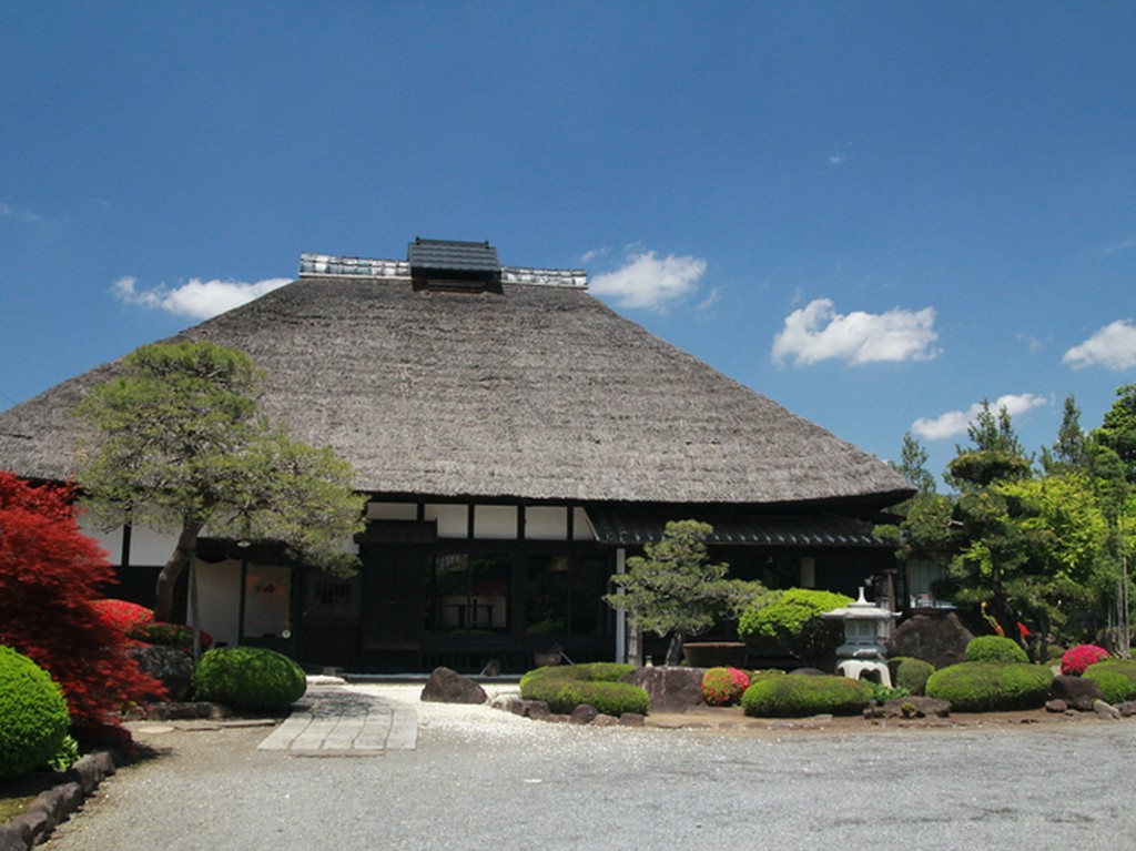 お店があるつくば市金田地区でもひときわ大きな茅葺き屋根