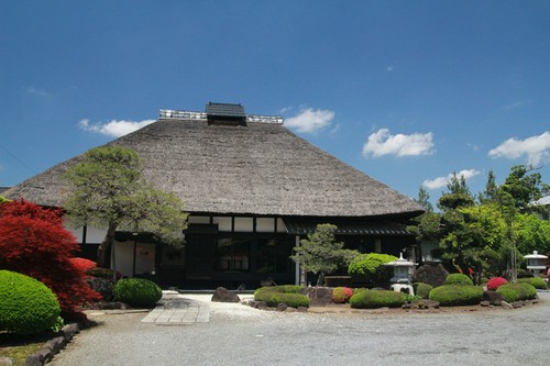 お店があるつくば市金田地区でもひときわ大きな茅葺き屋根