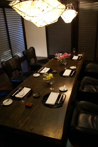 人気の個室。格調の高い空間で大切な方とお過ごしください