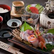 お祝い事や法事など大事な時間を当店で承ります。
ご予算やその他お客様のご希望がございましたら、気軽に連絡をいただければ対応いたします。
※お写真は2500円の品です。