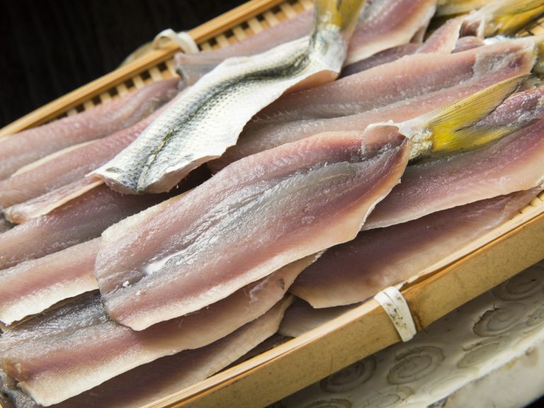 仕込みもじっくりと丁寧に。手間ひまかけたメニューばかりです