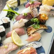 コストパフォーマンスも、兼ね備えたお料理をご提供！！
真心をこめたおもてなしを心がけています。
事前にご予約をいただいた際には、お酒や珍味のサービスもおこなっています。
※コース、懐石の内容は季節により異なります。又、ステーキ等もご準備しておりますのでお気軽にお問い合わせください。