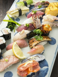 食材本来の旨みを引き出すため、塩や水にもこだわっています