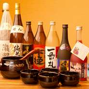 リーズナブルな日本酒や焼酎、甘くて飲みやすい梅酒やマッコリなどが揃っています。また、お酒が飲めない人も楽しめるようにとソフトドリンクも用意しています。好みのドリンクを飲みながら賑やかな時間を送れます。
