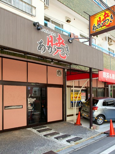 出入口には、大きな一枚のスライドドアを設置