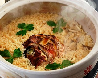 手間ひまかけた自慢の味『鯛めし』