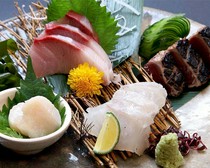 新鮮魚介を江戸前風にひと手間加えた『新鮮魚介盛り合わせ』