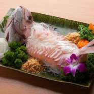 和食がメインの本店同様に魚介類の鮮度は自信ありです。毎日、自ら市場に仕入れに行って食材を選んでいます。鶏や豚、牛などの肉類もブランド肉を使っていますので、旨さが違います。