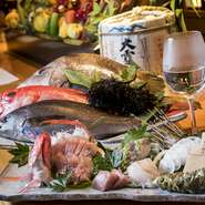 静岡の市場から仕入れた鮮魚。その日のおすすめの魚をお刺身にて用意してくれます。店内の案内でどんなおすすめがあるのかチェックすることも楽しみのひとつ。盛り合わせもできます。