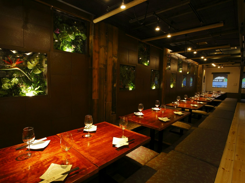 人数やシーンに応じて対応できるので、個室感覚で利用可能