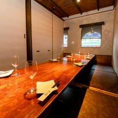 落ち着いた雰囲気でデートや接待にぴったりな掘りごたつの個室