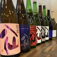 青森の地酒。当店イチオシの銘柄ピンクラベルを定番に、季節によって限定酒も取り扱いあります。