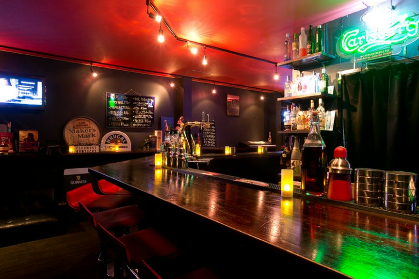 黒を基調にまとめた、落ち着きある空間でくつろぎのひと時を