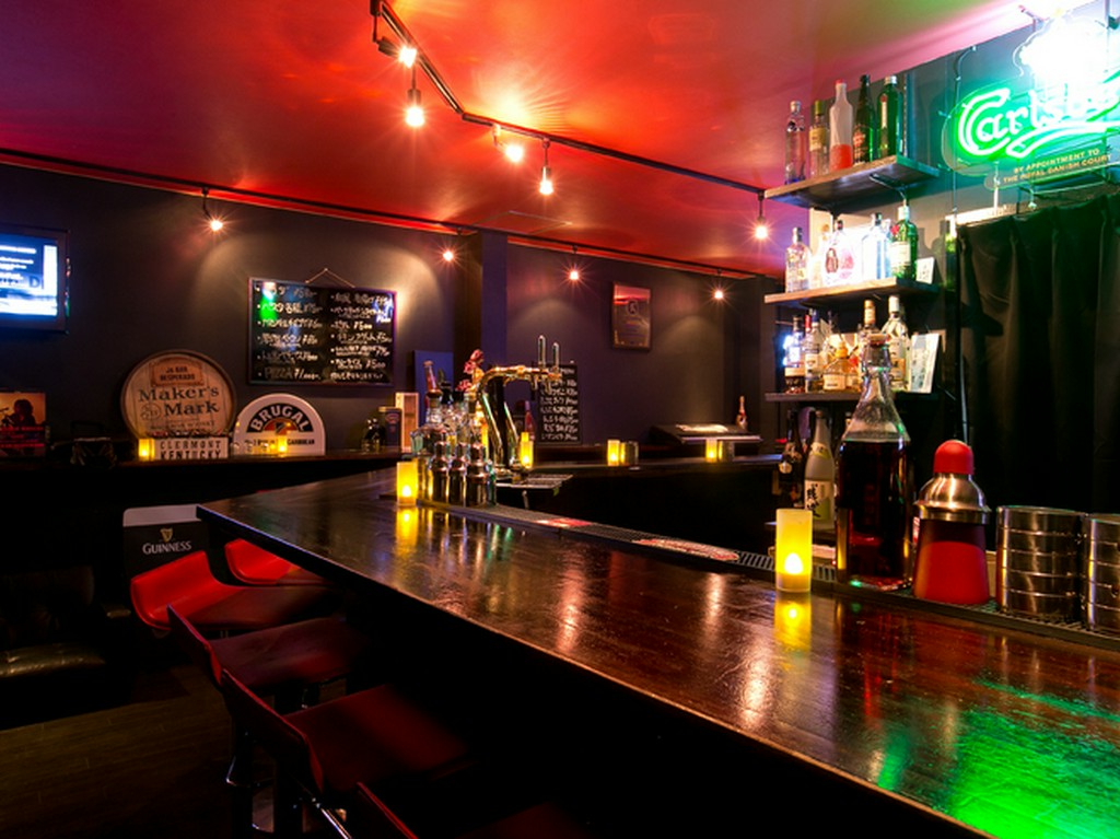 黒を基調にまとめた、落ち着きある空間でくつろぎのひと時を