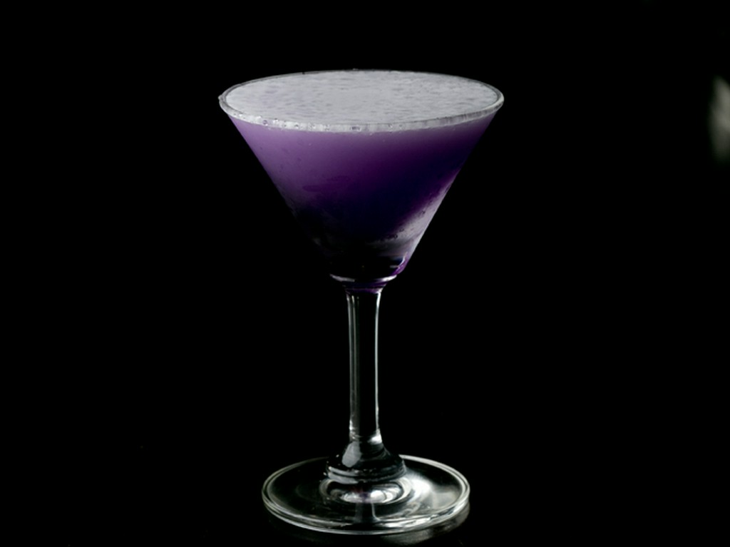 きっと見つかる、お気に入りの一杯。カクテルは300種類以上