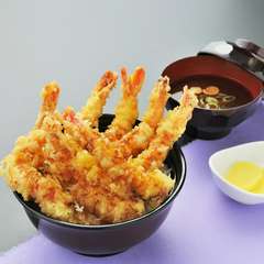 海老がゴロゴロ6本も入った、大満足の『海老大盛天丼』