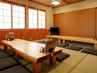 少人数でも大人数でも、どんな時でも楽しめるくつろぎの空間です