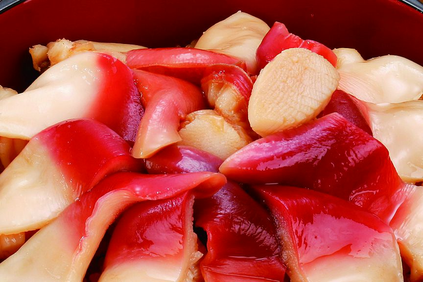 コース料理の〆は郷土料理で。持ち帰りもできます