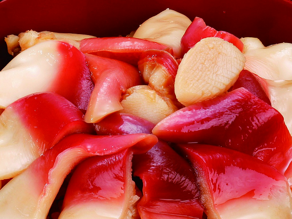 コース料理の〆は郷土料理で。持ち帰りもできます