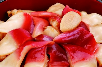 コース料理の〆は郷土料理で。持ち帰りもできます