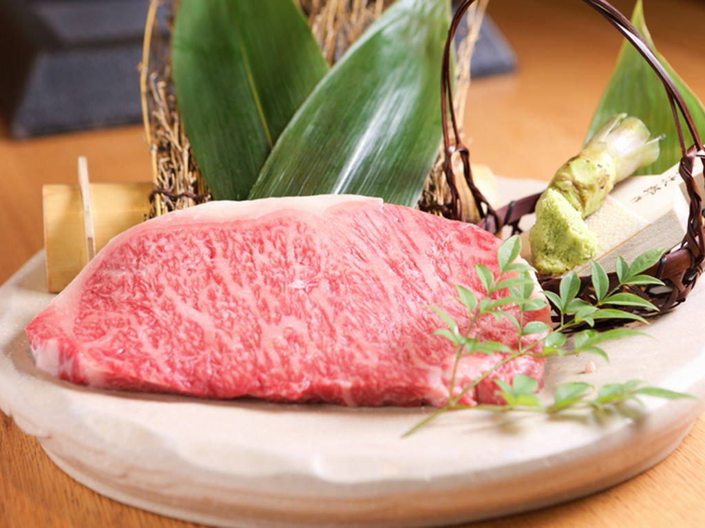 肉本来の甘み・旨みが楽しめる『超熟成ステーキ（100g）』