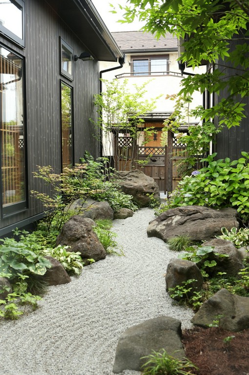 心を込めて手入れされたほっと落ち着く美しい日本庭園