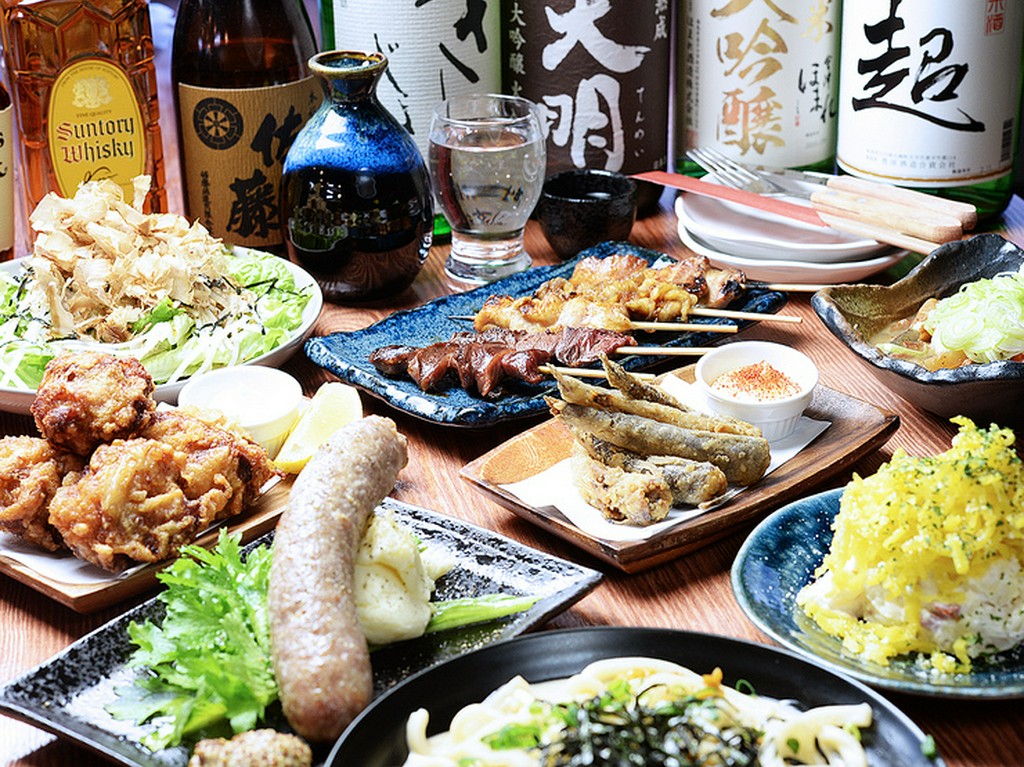 定額で料理とお酒を楽しめる、飲み放題付きコースを用意