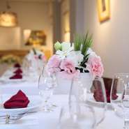 シェフが一皿ずつ心をこめた美食でゲストをおもてなし。結婚式だけではなく、その後の記念日や特別な日にもご利用いただけます。シャトンではあなたとご一緒に素敵なレストランウエディングを演出いたします。