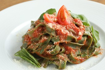 ポモドーロ(トマトソースとフレッシュバジルのパスタ)