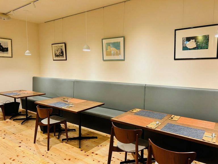 柔らかい照明が時間とお客様を包み込みます