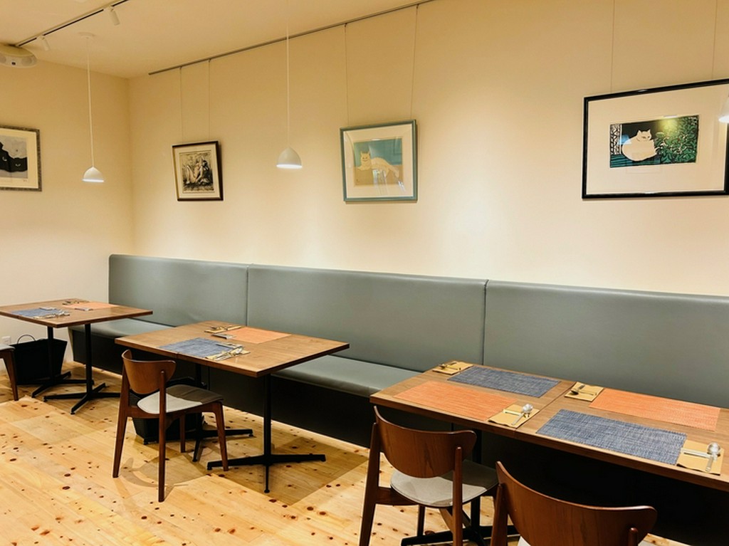 柔らかい照明が時間とお客様を包み込みます