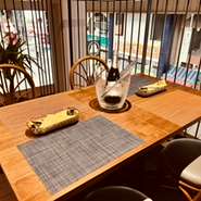 肴町アーケード内なので、雨風を気にすることなく
ゆっくりとお食事いただけます。