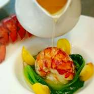 大切な方との貴重なお時間をシャトンでお過ごし下さい。

彩とりどりな旬の地元食材をふんだんに取り入れた
お食事とおもてなしでお迎え致します。

シャトンではお客様とご一緒に素敵な時間を演出いたします。