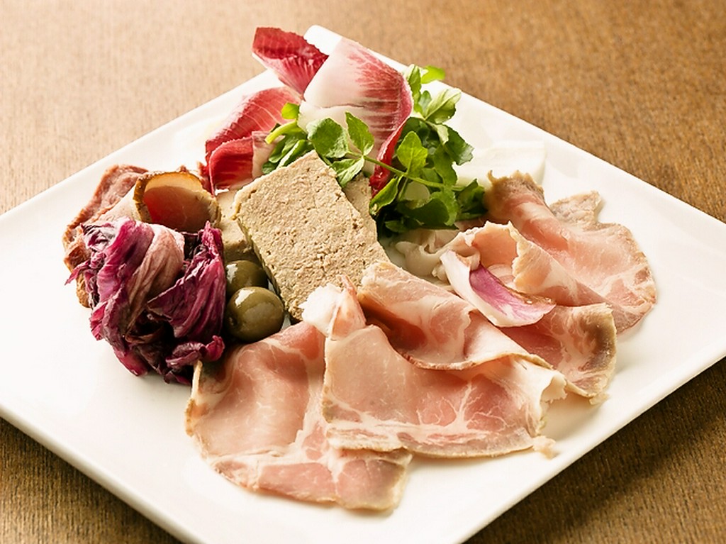 ハムやパスタ、リモンチェロなど、すべてが自家製