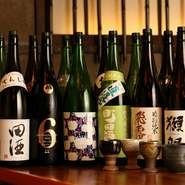 串揚げによく合う銘酒の品揃えも充実。『獺祭』や『飛露喜』、『田酒』など日本酒好きが喜ぶ銘柄が勢揃い。