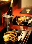 和牛やずわい蟹など、高級食材を使用した豪華な串揚げ。串衛門を贅沢に堪能できるワンランク上のコース。
