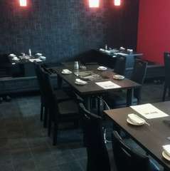 女性同士で美味しい焼肉をどうぞ。