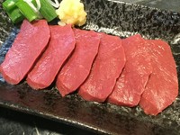 新鮮な心臓の肉刺し