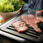 お店で扱う肉は国産を使うようにしています。カルビやミノなども国産牛をお出ししています。