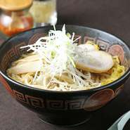女性や食べ過ぎを心配する人には、ジンギスカンを注文した人だけが頼める『ミニら～めん』もあります。