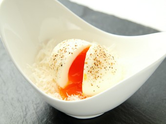 半熟卵がたまらない『カルボナーラの再構築』